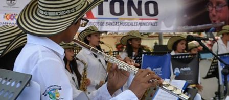 En Villeta VI Encuentro de Bandas Musicales - A Tono